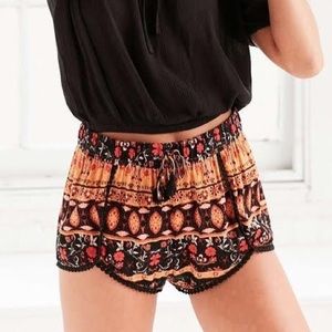 🌻Urban Outfitters Printed shorts with pockets